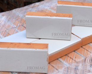 płytka biała szkliwiona 120x70x30..